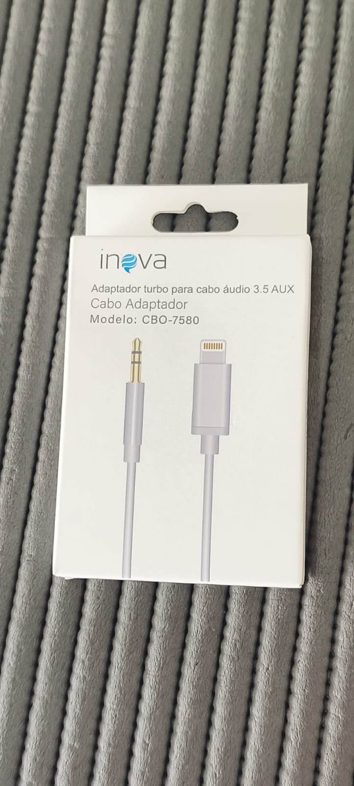 4176-5368-Cabo Adaptador Inova Auxiliar Lightning IPhone Saida P2 Modelo CBO-7580 Cor branco